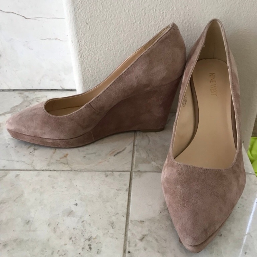 Nine West wedges - dude nude size 9